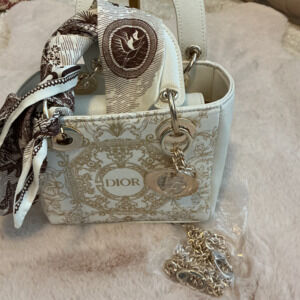 GWP DIOR BEAUTE BAG WITH LETTERED BAG CHARM AND TWILLY and CROSSBODY CHAIN